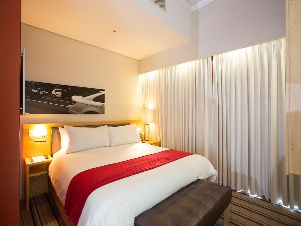 Protea Hotel By Marriott Gaborone Masa Square Exterior foto